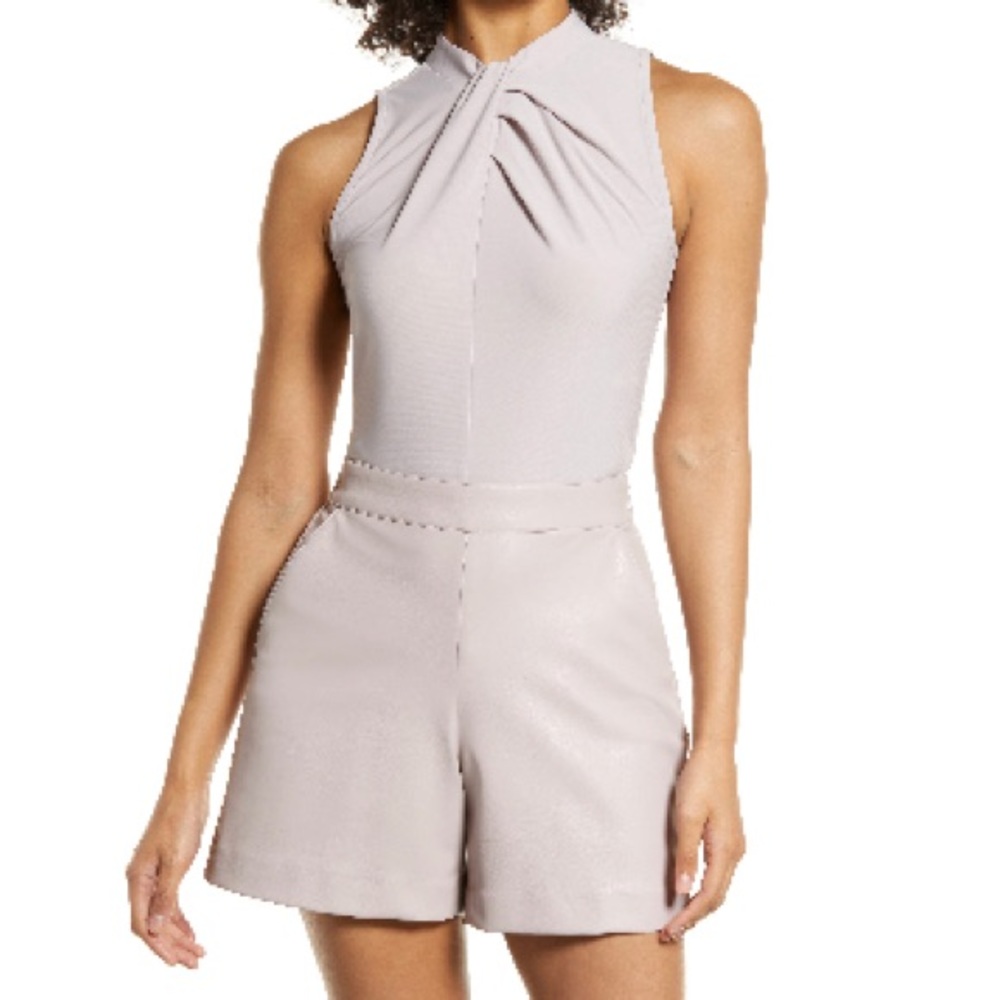 Twist neck sleeveless top!